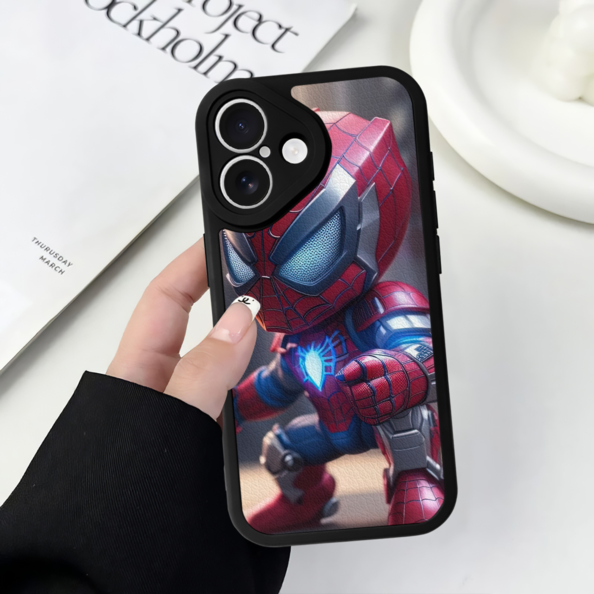 Spider Man スパイダーマン 【iPhone 16シリーズ対応】シリコンスマホケース（レザー調） 材質：シリコン